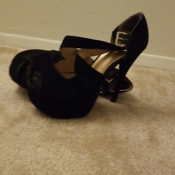 Shoes - Picture 3 of 6